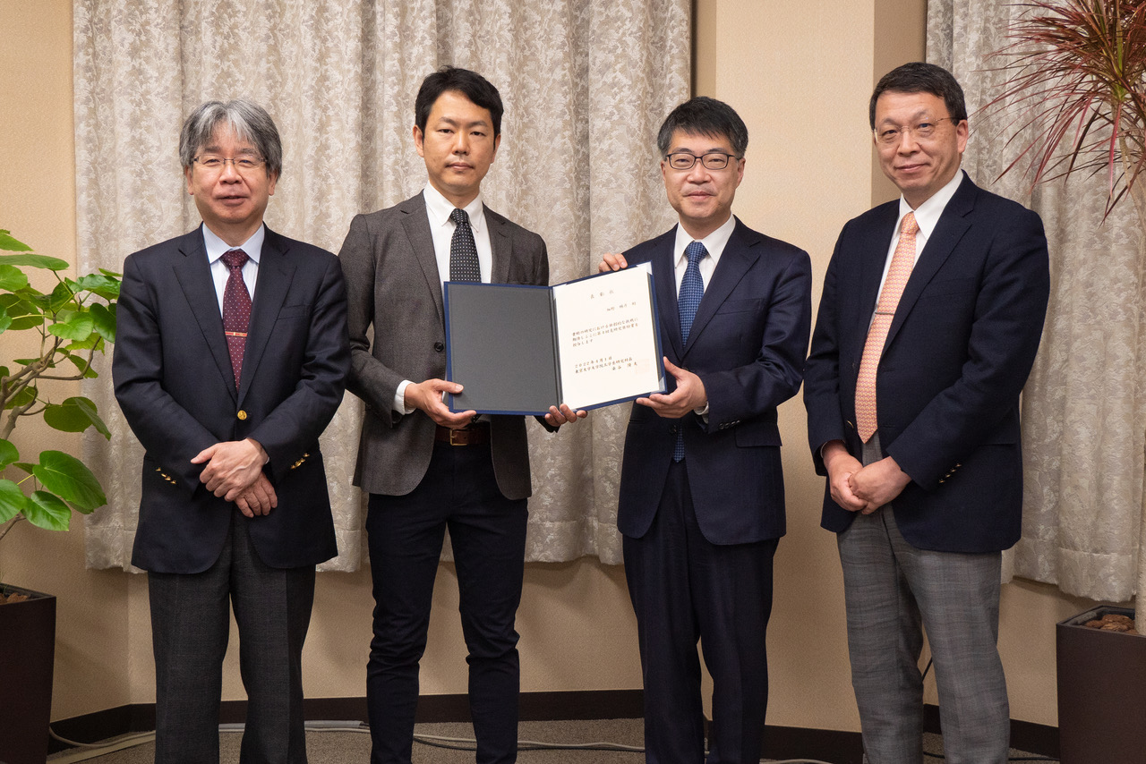 Nobuhiko Hosono was awarded Katsu Research Award from the University of Tokyo