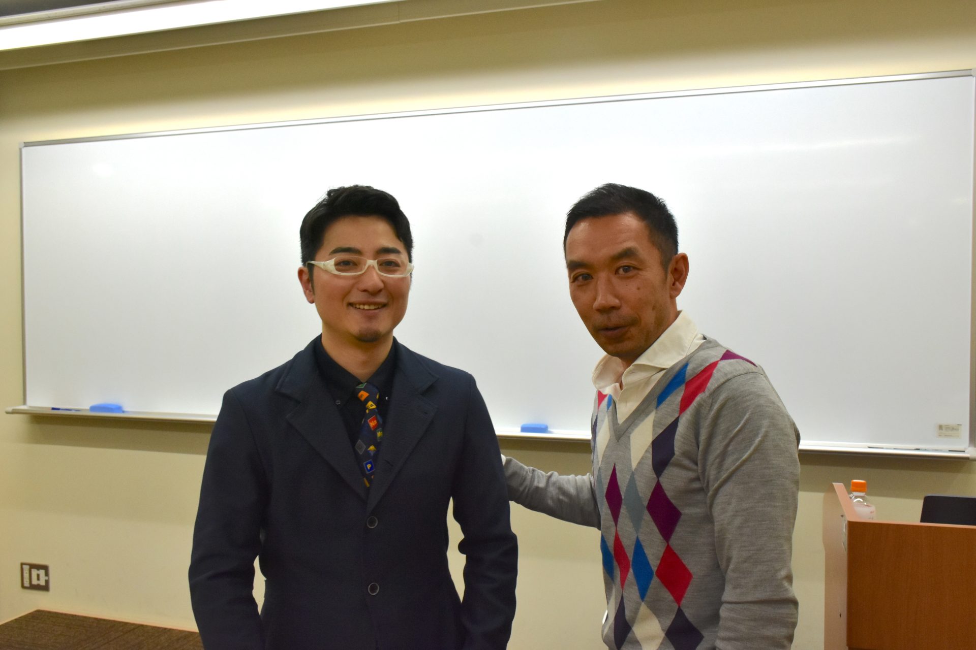 Dr. Yamashina(left) and Prof. Uemura(right)